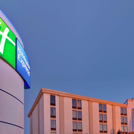 Holiday Inn Express Flint-Campus Area By Ihg Exterior foto