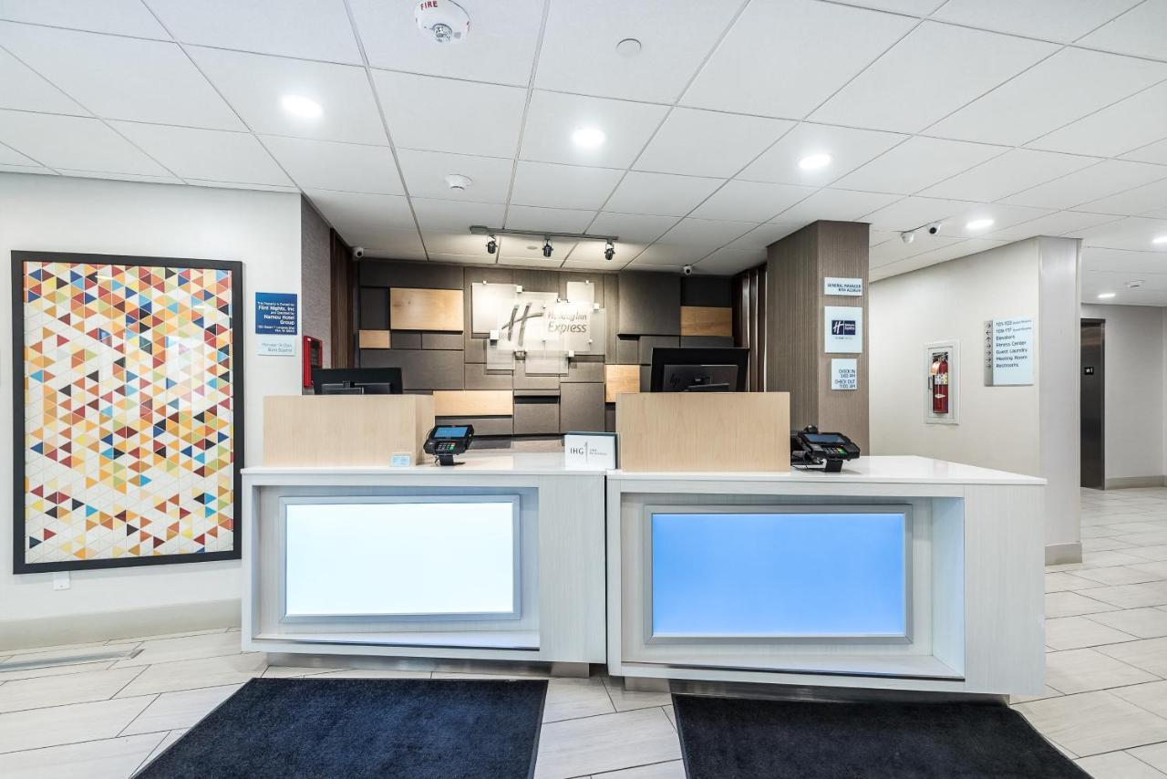 Holiday Inn Express Flint-Campus Area By Ihg Exterior foto