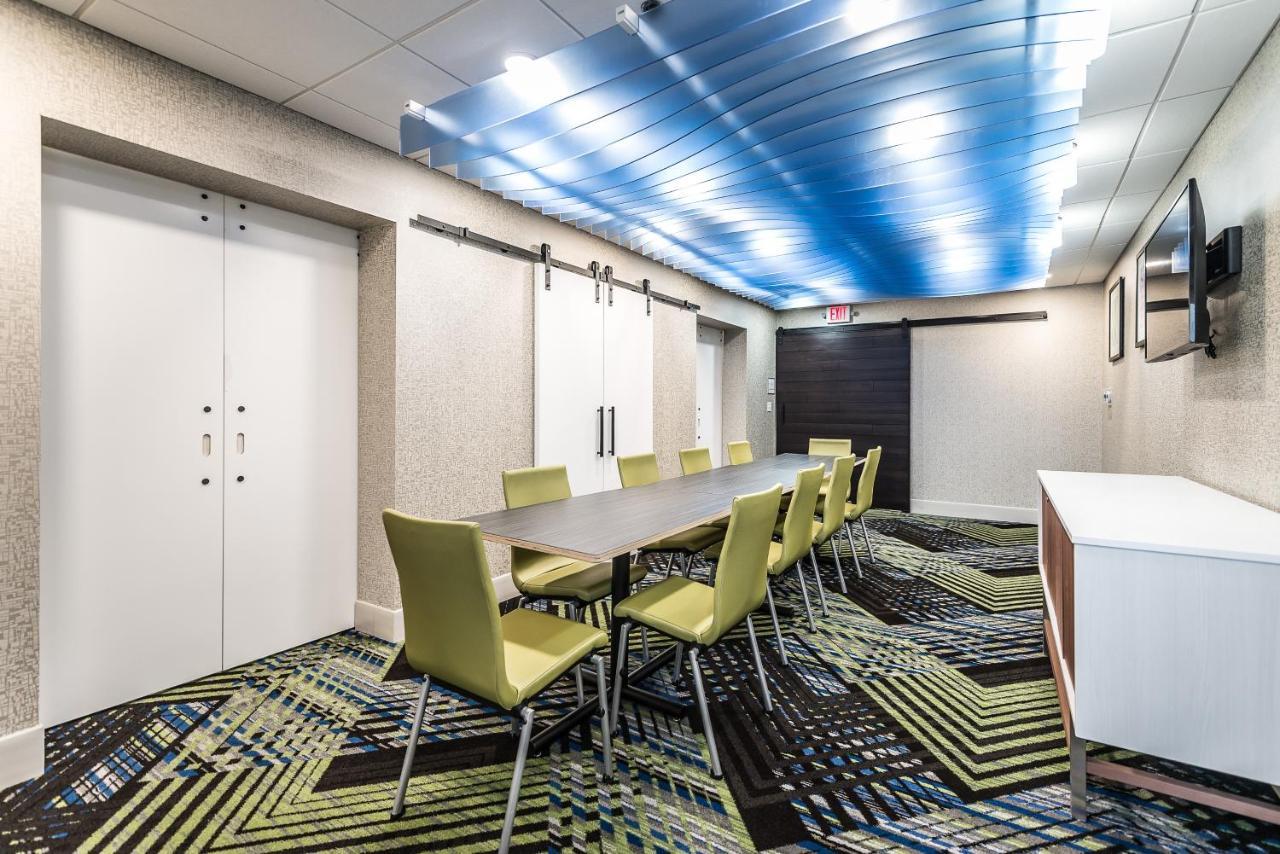 Holiday Inn Express Flint-Campus Area By Ihg Exterior foto