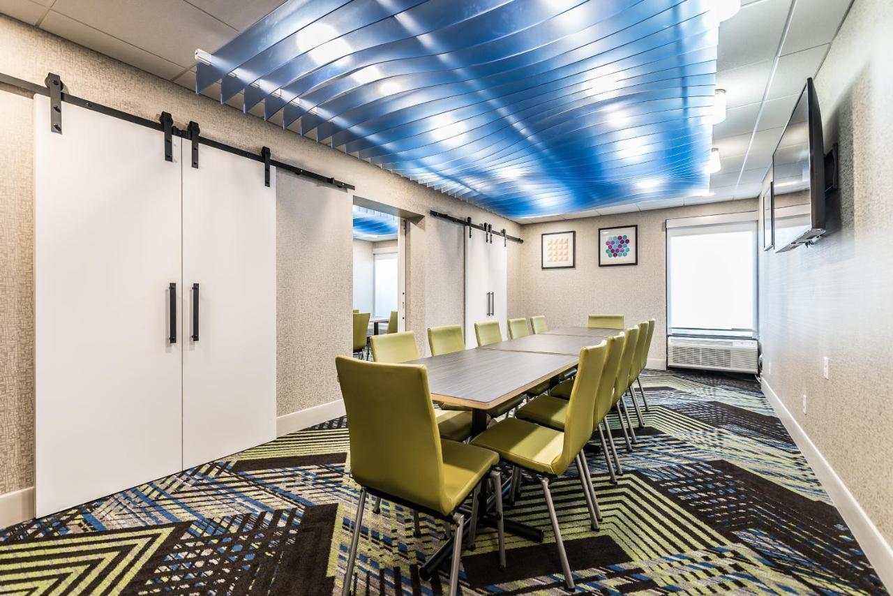 Holiday Inn Express Flint-Campus Area By Ihg Exterior foto