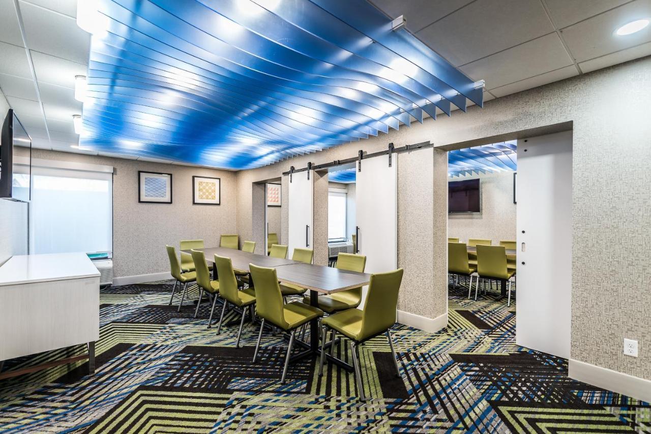 Holiday Inn Express Flint-Campus Area By Ihg Exterior foto