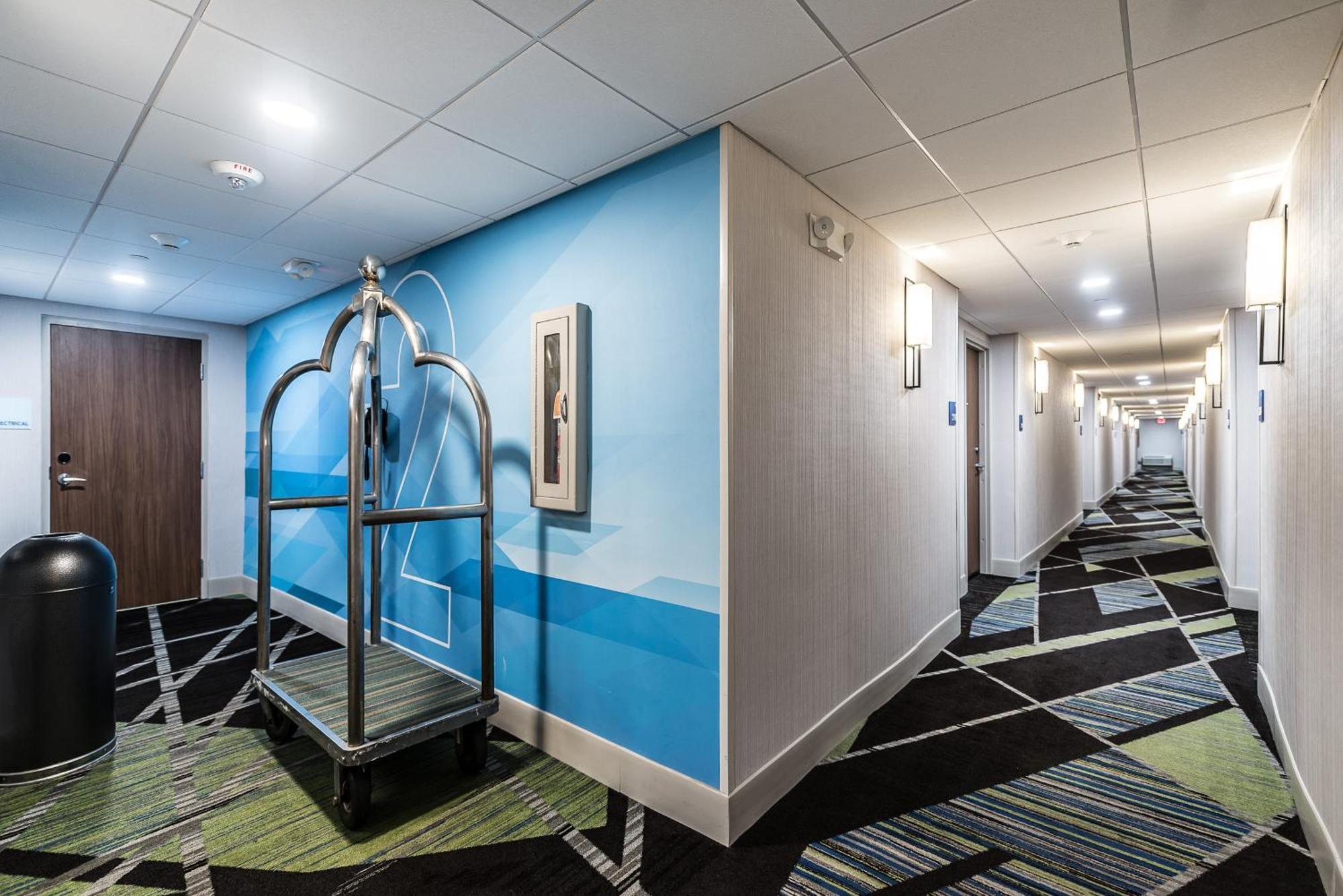 Holiday Inn Express Flint-Campus Area By Ihg Exterior foto